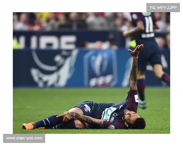 利物浦右后卫危机：弗林蓬布拉德利伤缺，远藤航客串重伤